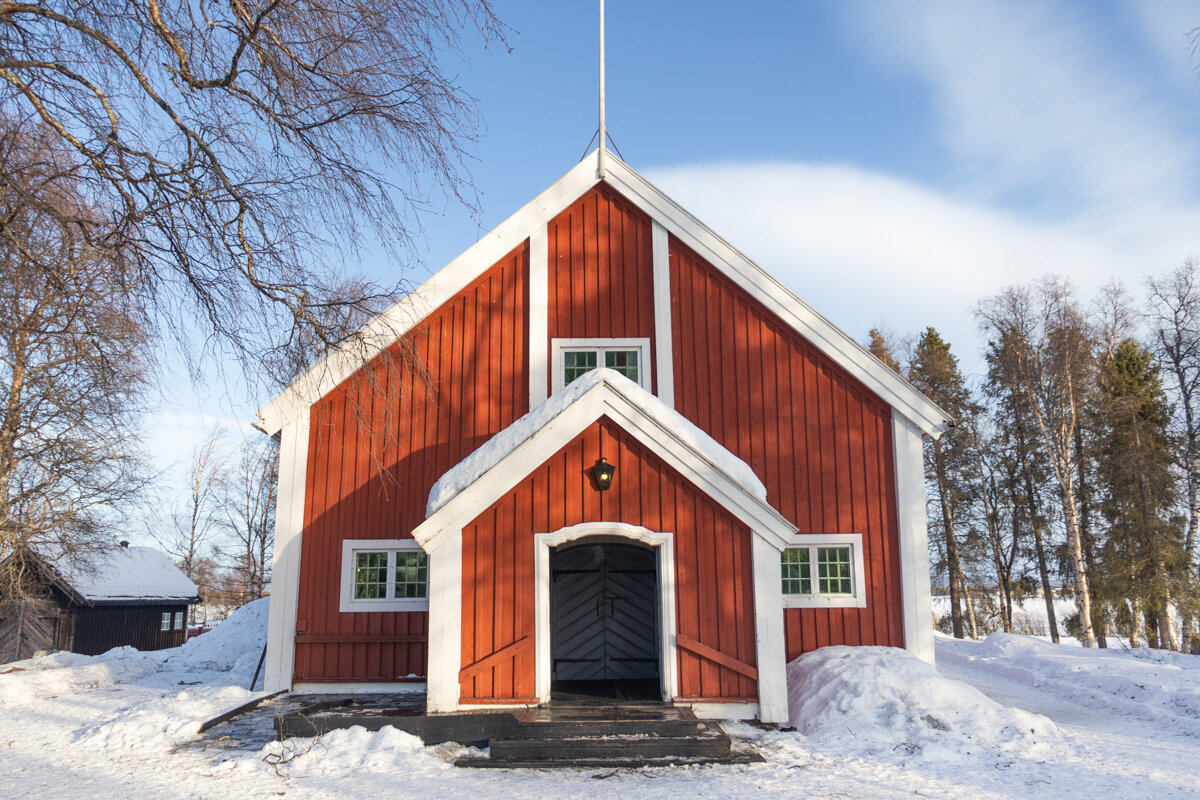 Façade de l'église de Jukkasjarvi