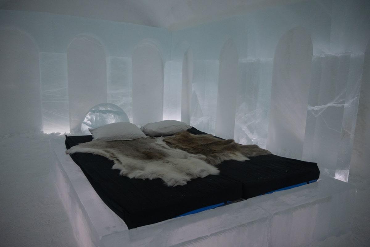 Lit de la chambre "Naples" de l'Ice Hotel de Kiruna
