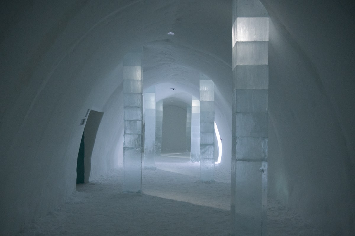 ice hotel couloir