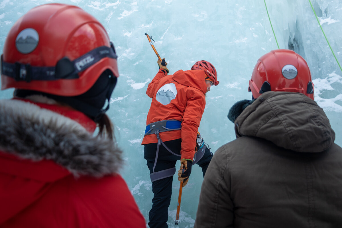 Instructions du guide pour l'escalade sur glace à Abisko