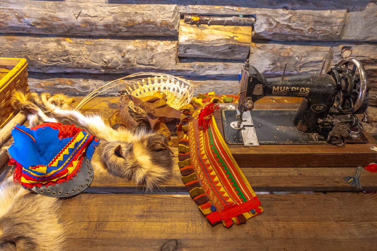 outils de couture sámi